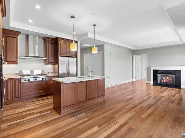250 Henley Pl Unit 412, Weehawken, NJ 07086