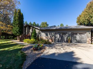 10744 Chokecherry Dr, Bismarck, ND 58503