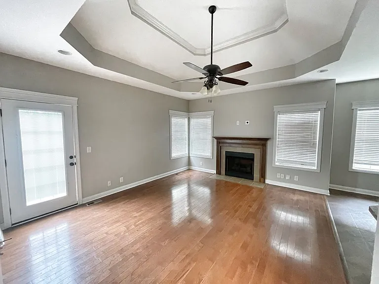 1320 Vantage Ct — Photo 5