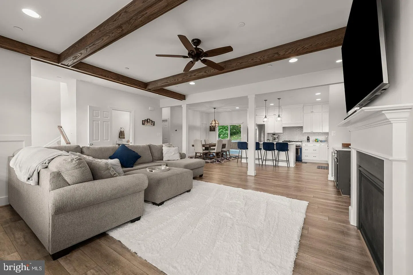 4 bed, 3.5 bath, 2776 sqft, $4,875 — Photo 3