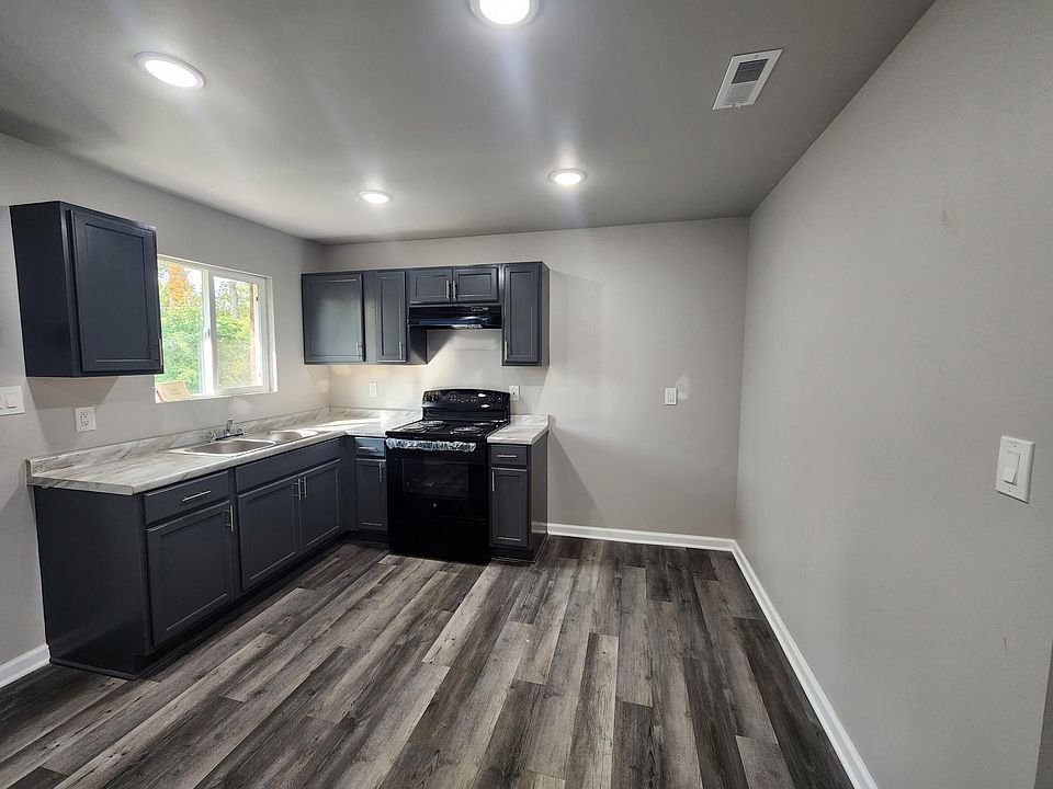 1st image of 3904 N Grand Ave APT 2