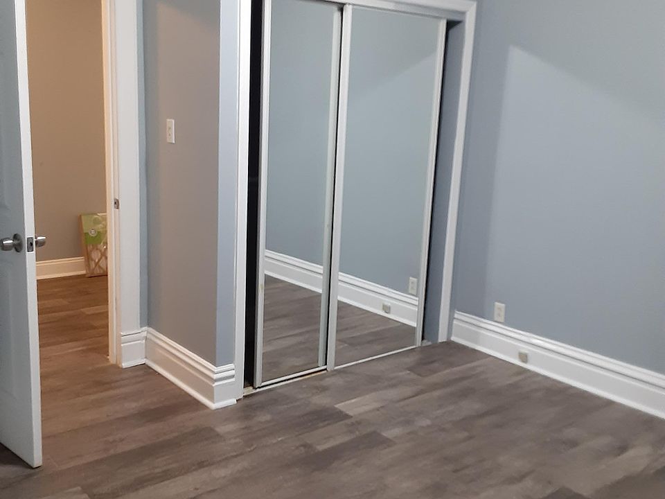 Second bedroom with sliding, mirrored closet doors.