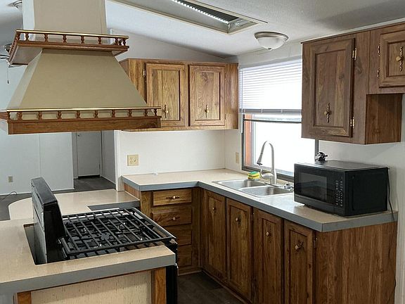 2nd image of 32 Lakeside Dr