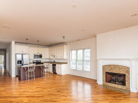 2nd image of 2130 W Touhy Ave APT 2E