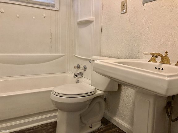3rd image of 1777 Roosevelt Ave