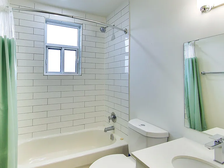 444 Park St W #210 — Photo 5