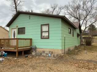 312 4th St NE, Watford City, ND 58854