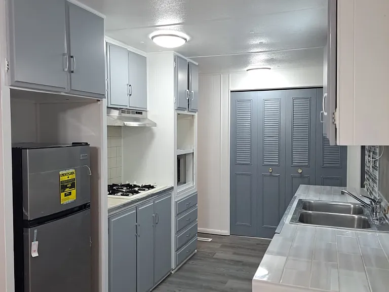 521 San Mateo Cir — Photo 2