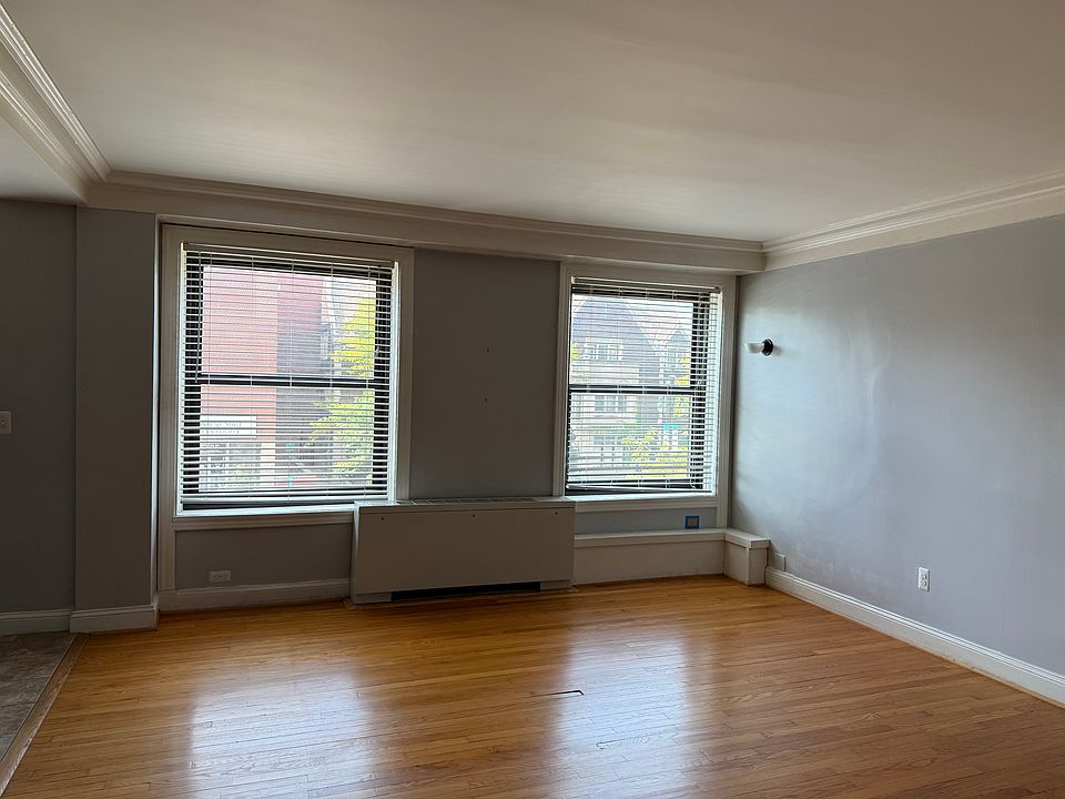 1st image of 15 E Kirby St APT 221