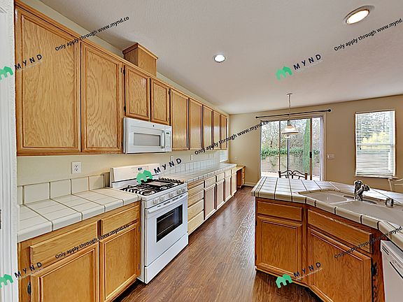 3rd image of 120 Freese Ct