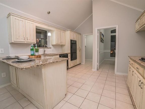 5th image of 4925 Saint James Ct