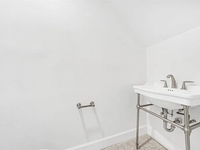2610 Whitney St #2612 — Photo 11