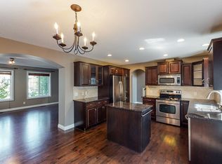 221 Elgin Mnr SE, Calgary, AB T2Z4N4