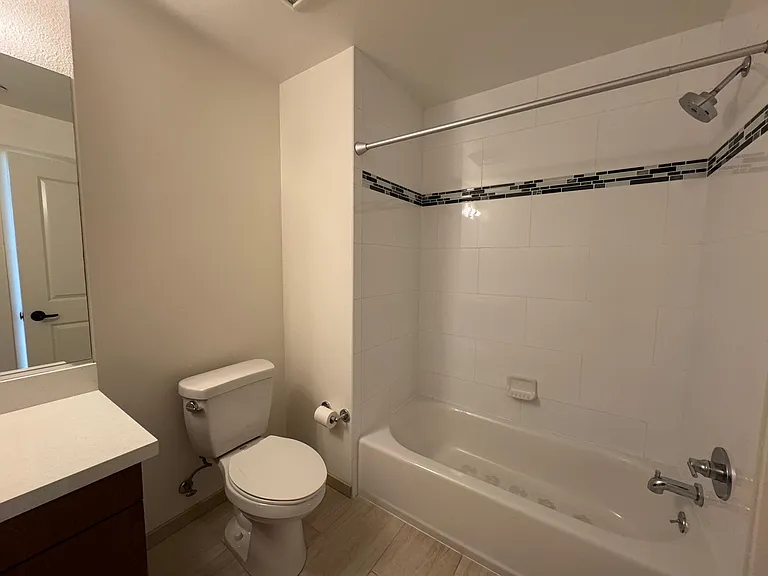Addison Arts Apartments — Photo 194