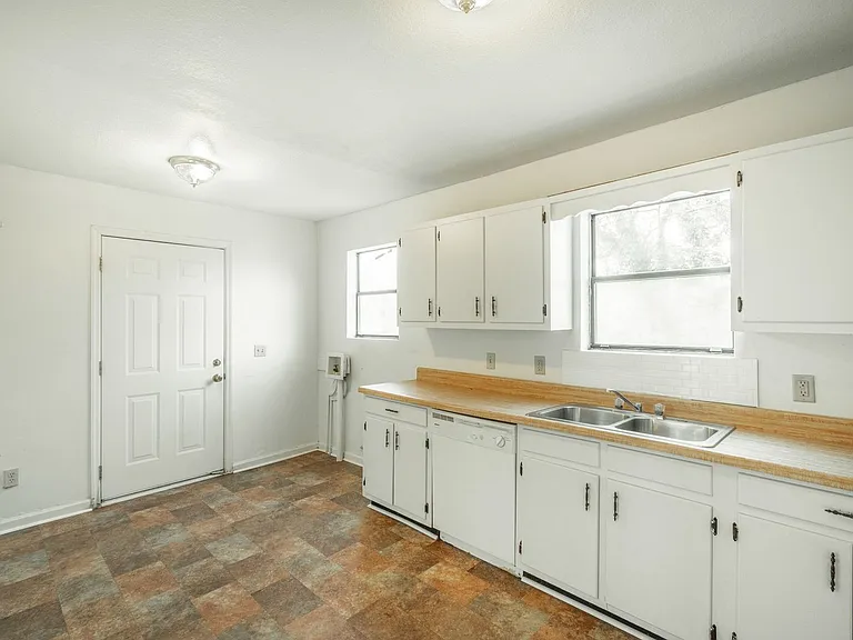 126 Goodson Ave — Photo 12