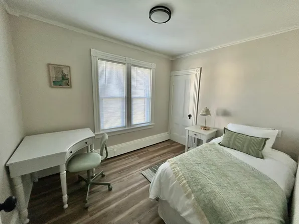 204 Woodbine St #2A, Cranston, RI 02910