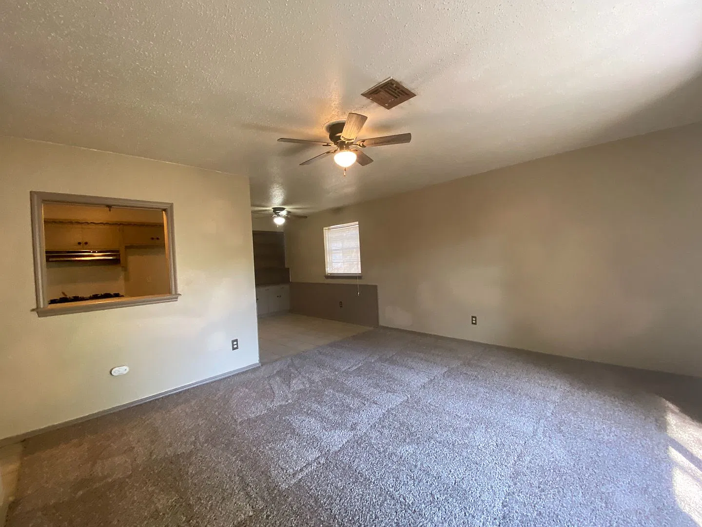 Large 3 Bedroom 1.5 Bathrooms Garage Conversion Is 2 Bonus Rooms In Mwc * Available Now (Post & R... — Photo 3