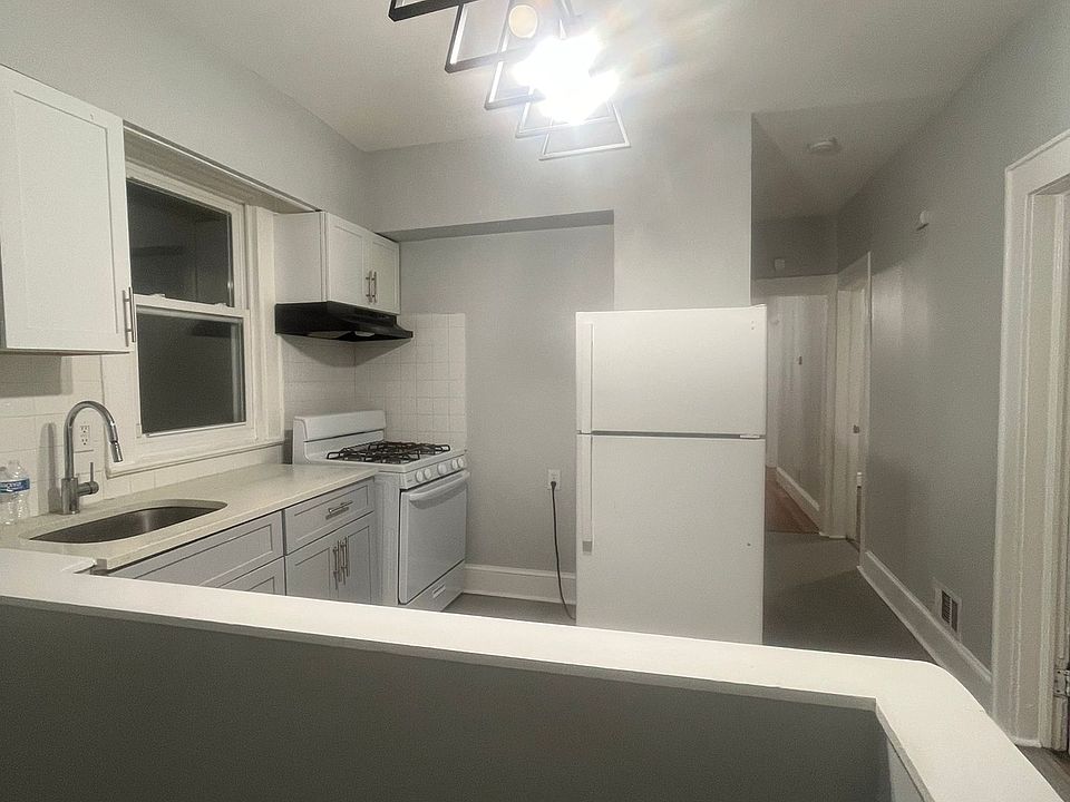 1st image of 394 Myrtle Ave Floor 1