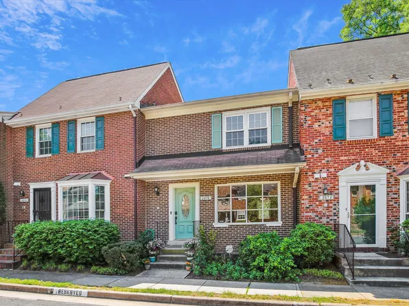 2676 Centennial Ct, Alexandria, VA 22311