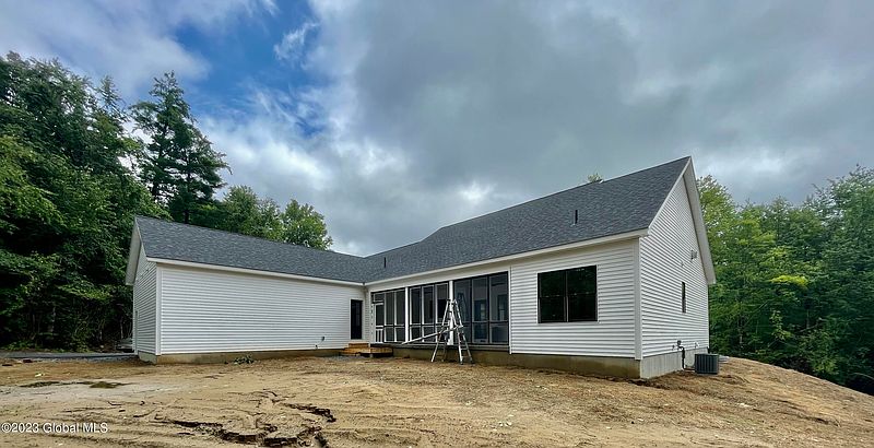 3rd image of 7 Campbell Dr