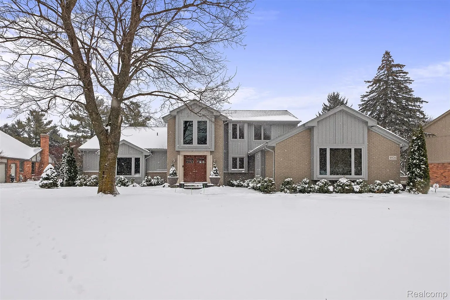 4926 Oak River Dr photo 1