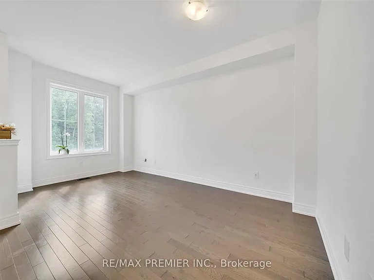 220 Seaview Hts — Photo 2