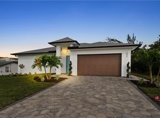 2499 Pine St, Naples, FL 34112