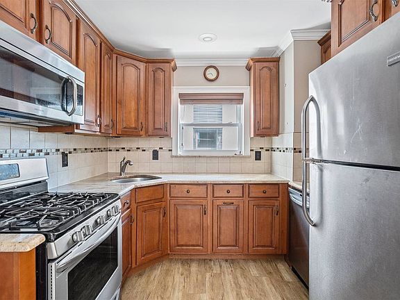 5th image of 52-20 72nd Pl