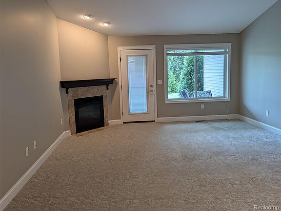 5th image of 99 Tuscany Cir