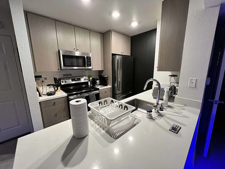 3674 Barham Blvd — Photo 10