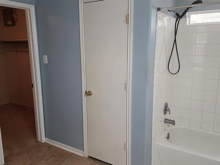 12214 Carriage Oak Cir — Photo 19