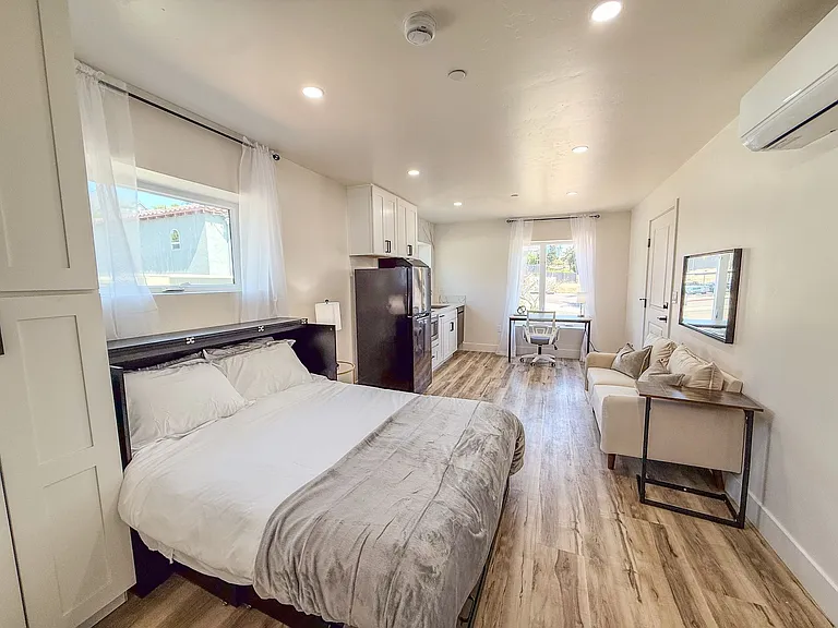2519 Columbia Street — Photo 8