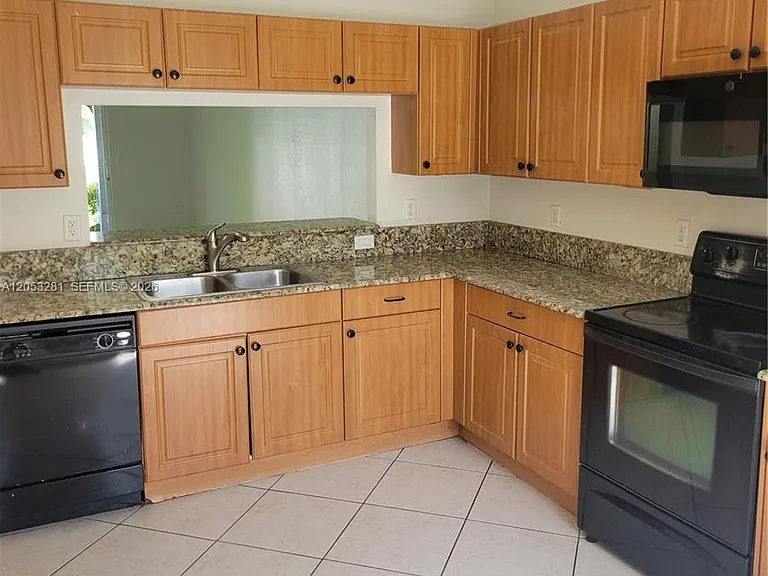 2578 SW 82nd Ave #101 — Photo 3