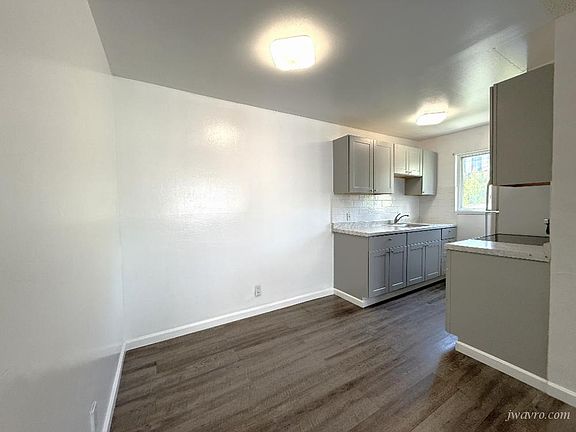 4th image of 690 Bradford St #7