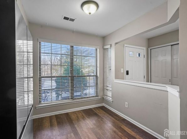 1105 Maplecrest Rd, Edison, NJ 08820