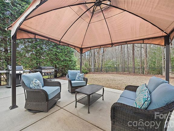 5th image of 2145 Bluebell Way