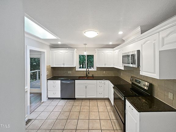 5th image of 4018 Livingstone Pl