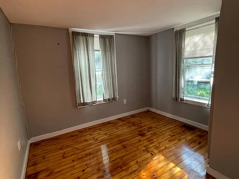 34 Chestnut St #B — Photo 9