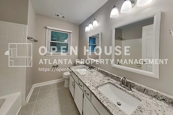 811 Springdale Xing — Photo 20