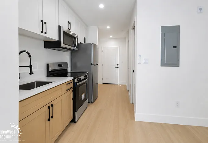 3075 Hawthorn St #2 — Photo 6
