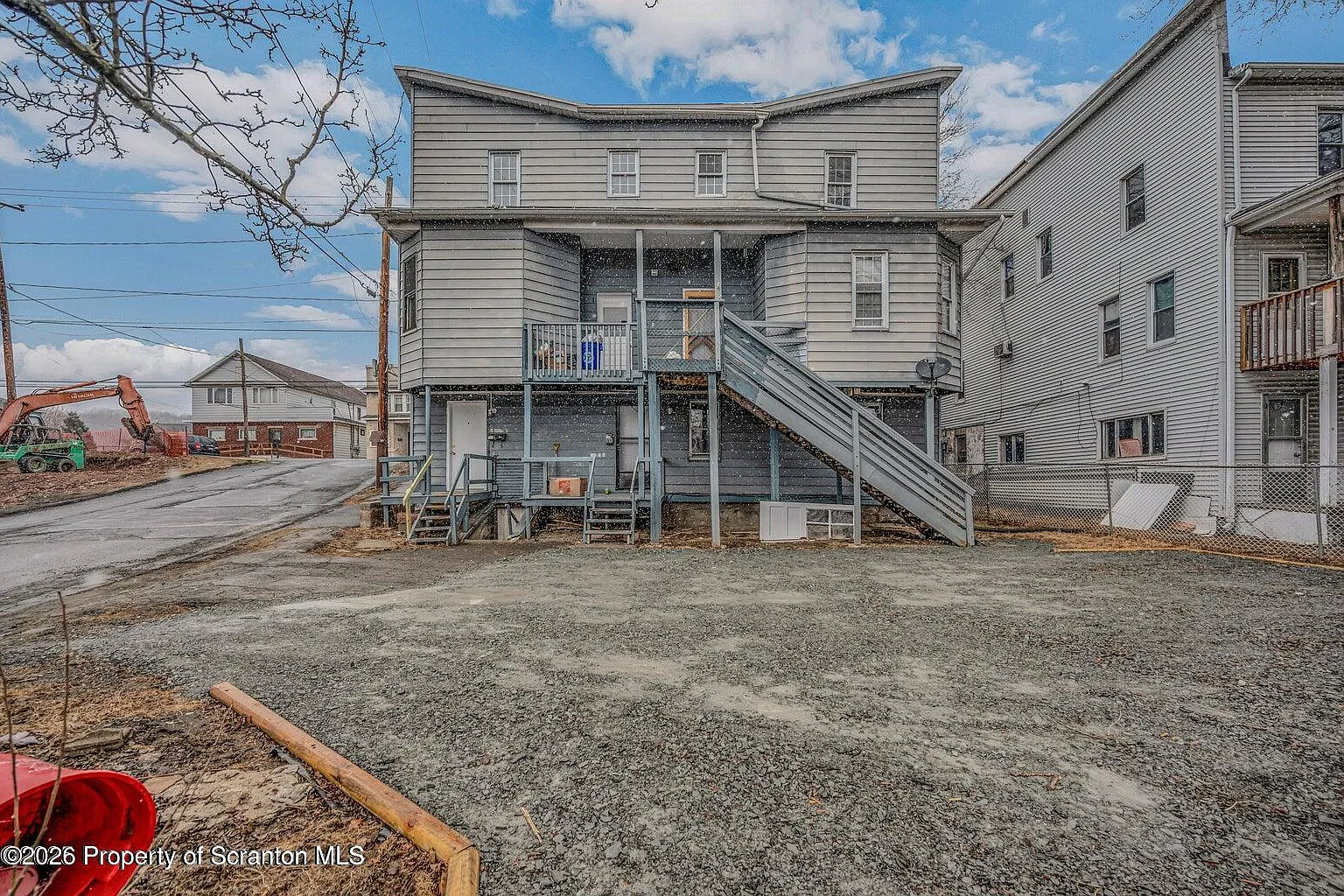 2 bed, 1.0 bath, 841 sqft, $1,200 — Photo 2