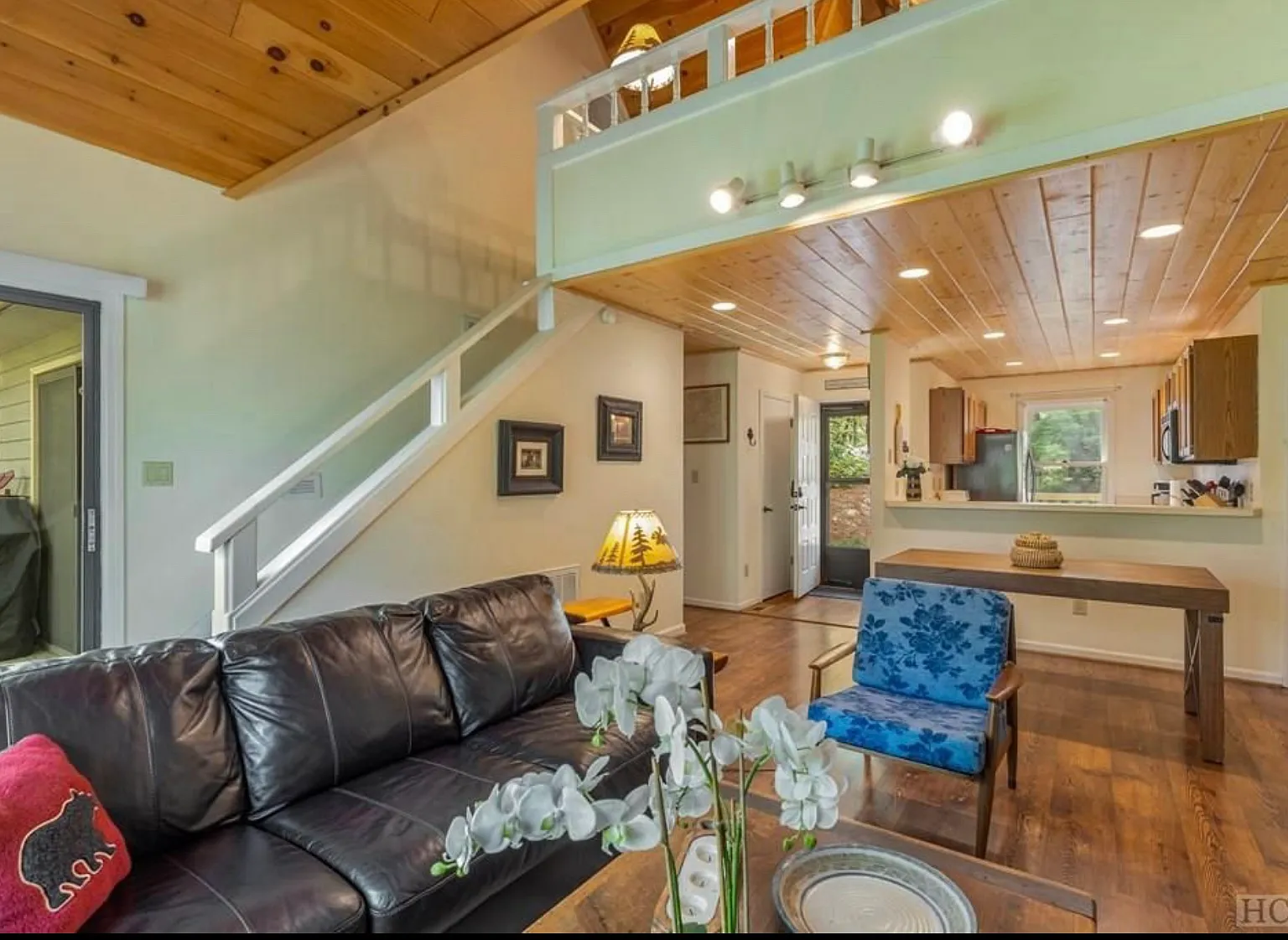 2 bed, 2.5 bath, $2,200 — Photo 1