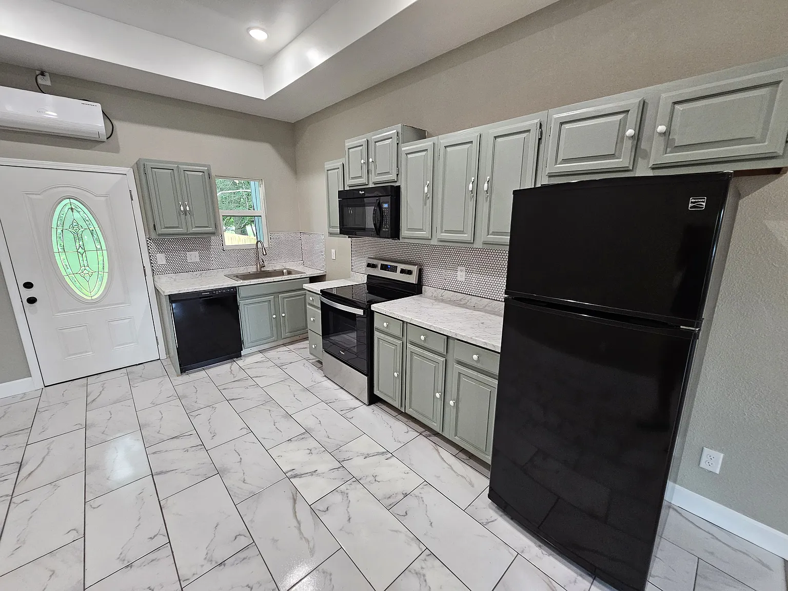 3 bed, $1,250 — Photo 2