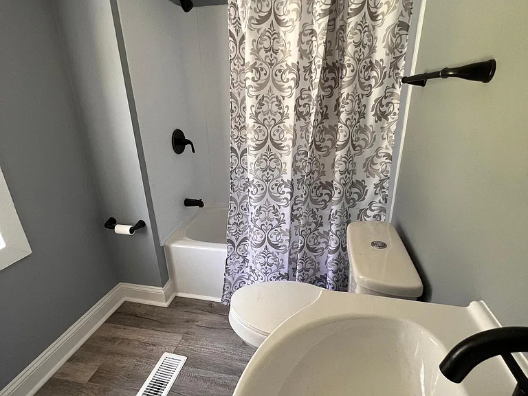 106 Lester Ave — Photo 10