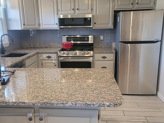 Breakfast bar the heart of the home!!