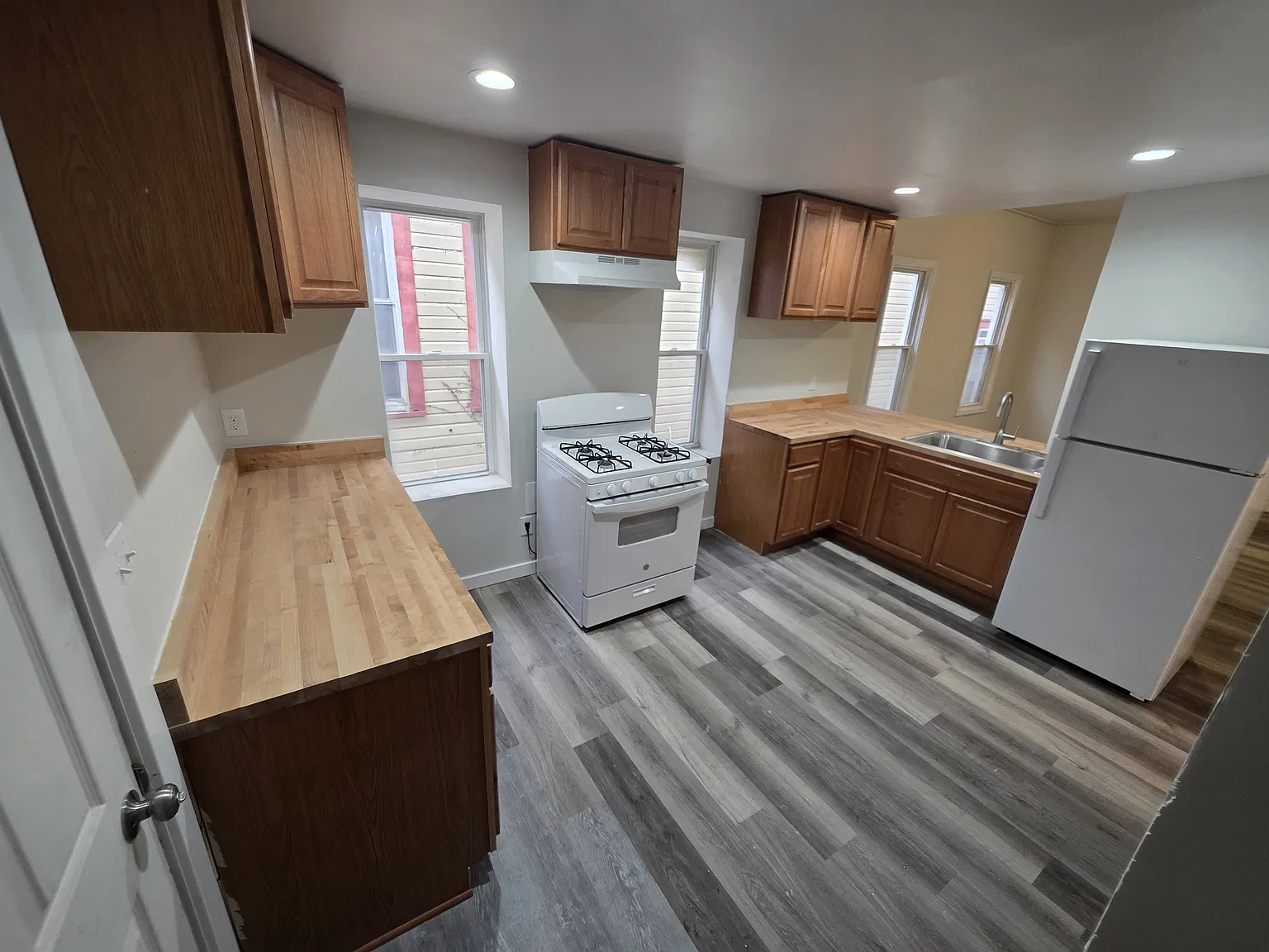 1 bed, 1000 sqft, $1,550 — Photo 2