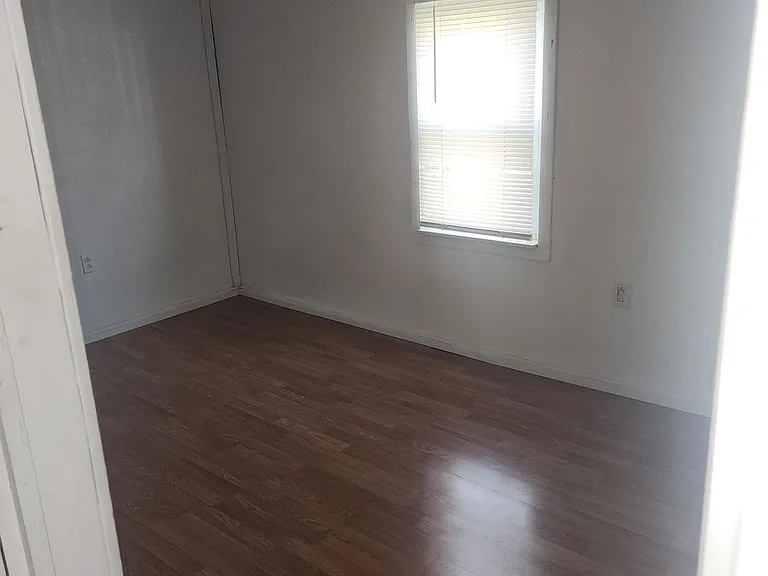 59 Graham Ave — Photo 6