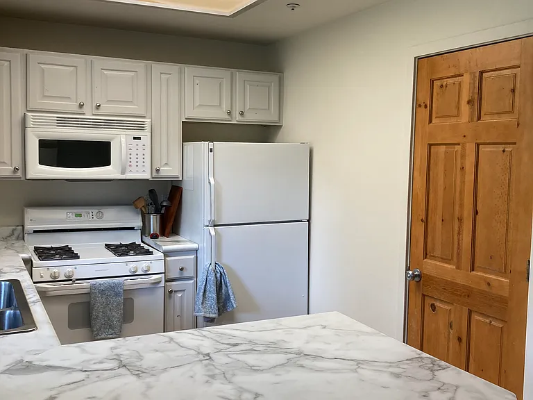 1600 Pinebrook Blvd #F9 — Photo 10