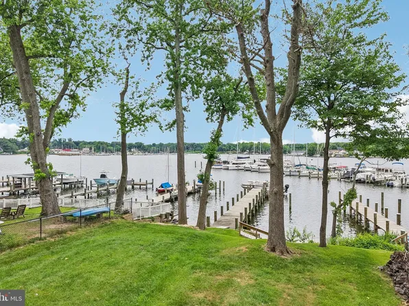 222 Bar Harbor Rd, Pasadena, MD 21122