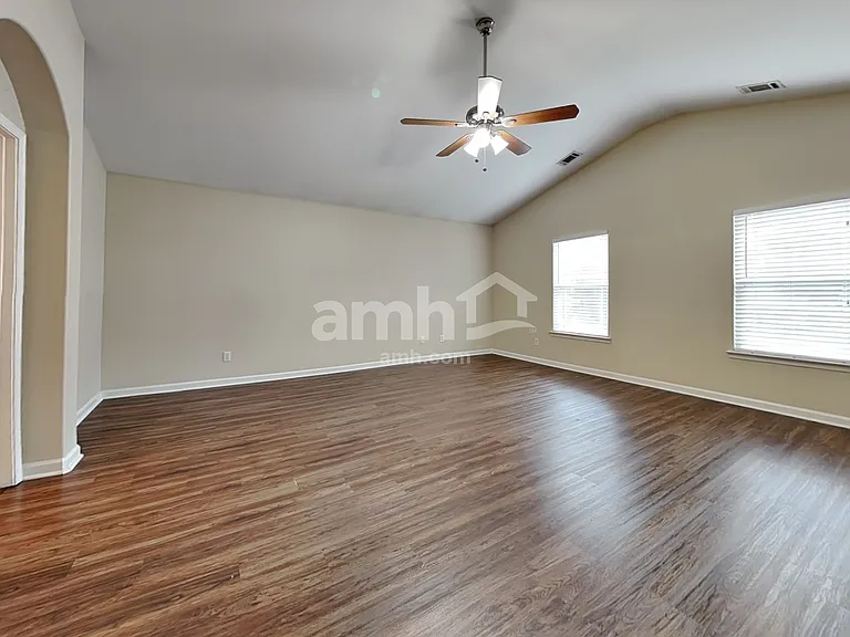 160 Grayson Ave — Photo 10
